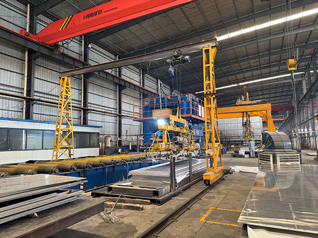 Stainless Steel Plates in Our Warehouse